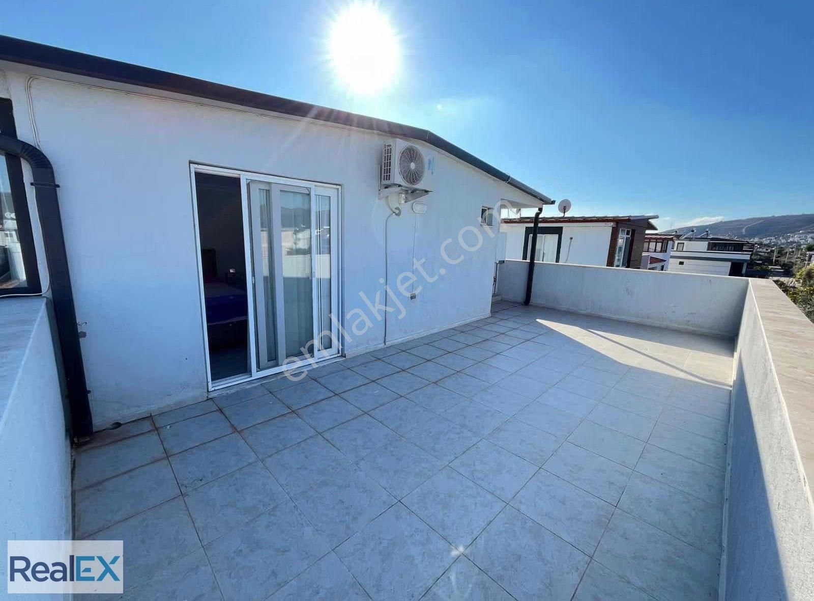 Müstakil Bahçeli Otoparklı Full Eşyalı 3+1 Triplex Villa - Görsel 4