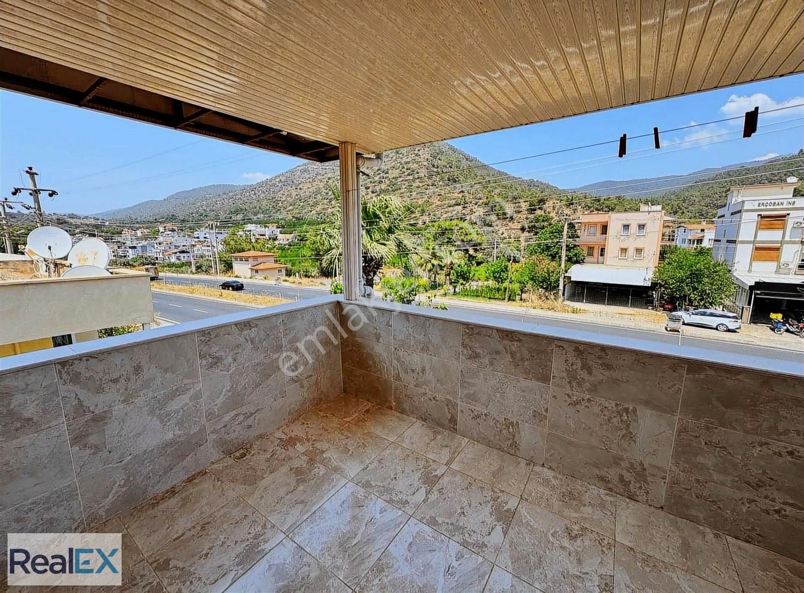 Özdere'de Yolun Deniz Tarafı Ful Eşyalı 3+1 Villa (tek Yetkili) - Görsel 2