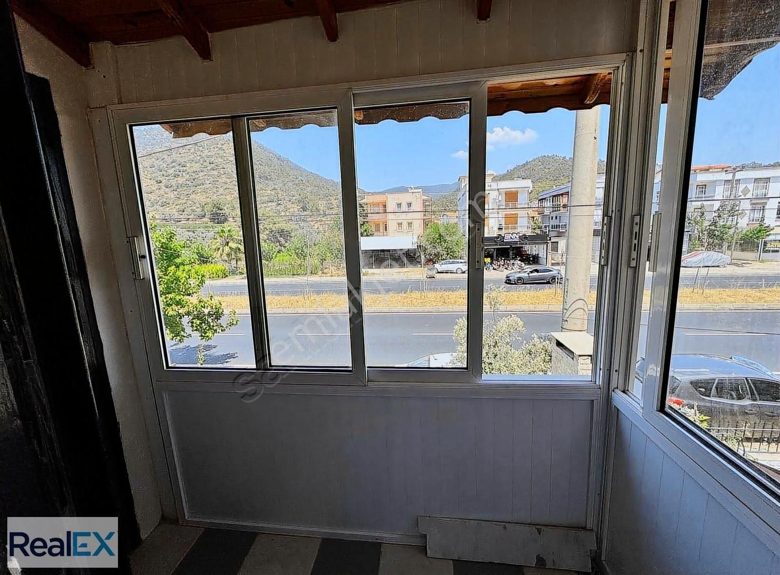 Özdere'de Yolun Deniz Tarafı Ful Eşyalı 3+1 Villa (tek Yetkili) - Görsel 7