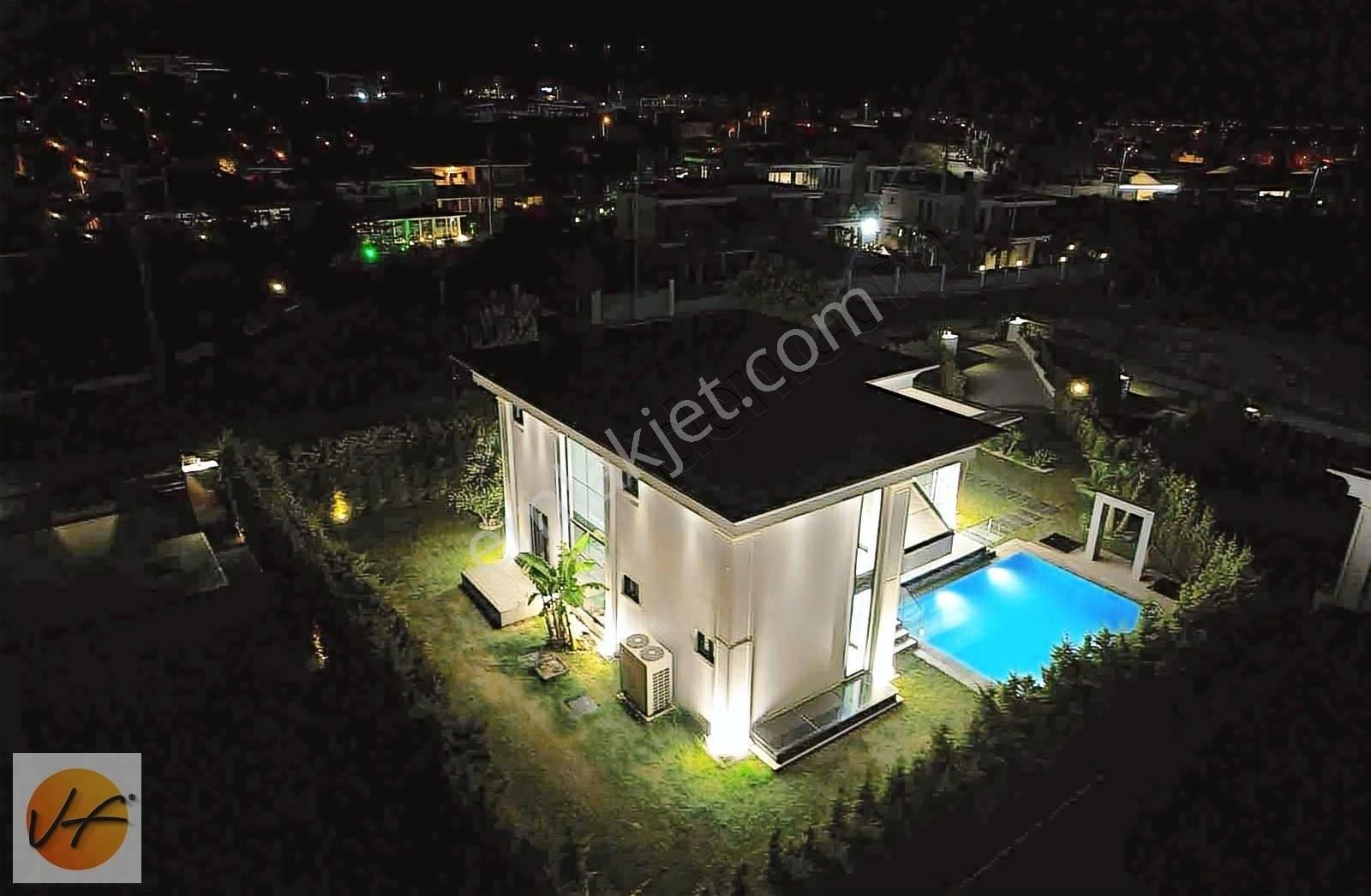 Çeşme Dalyan Eşsiz Manzaralı Müstakil Havuzlu 8+1 Satılık Villa - Görsel 20