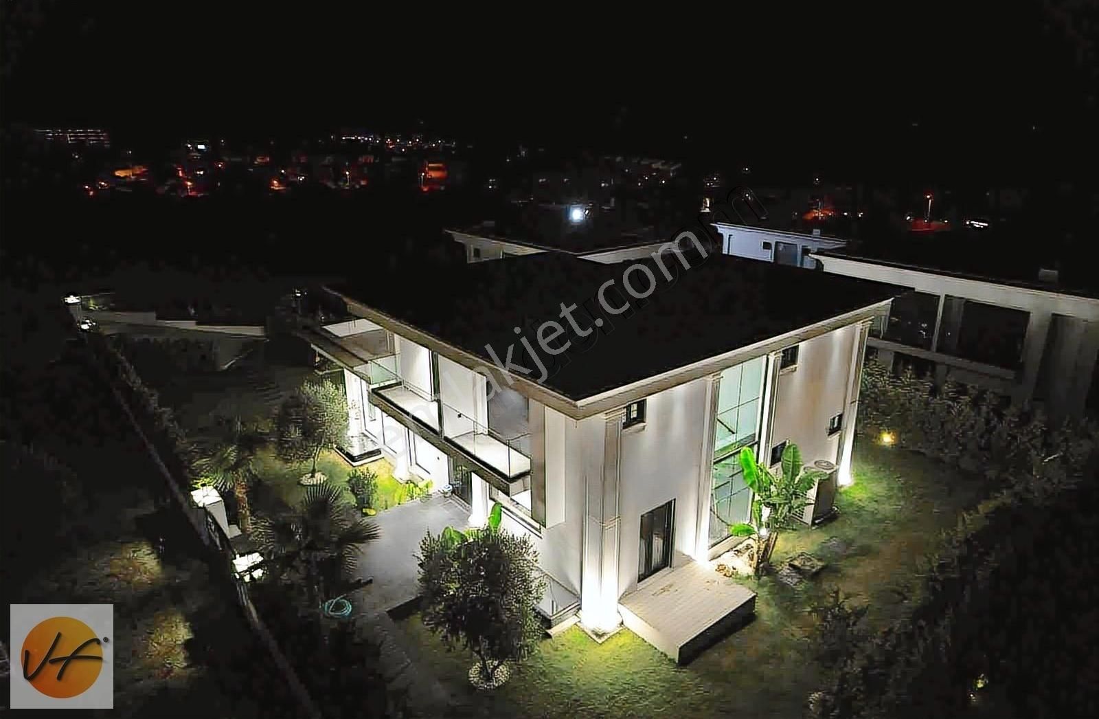 Çeşme Dalyan Eşsiz Manzaralı Müstakil Havuzlu 8+1 Satılık Villa - Görsel 24