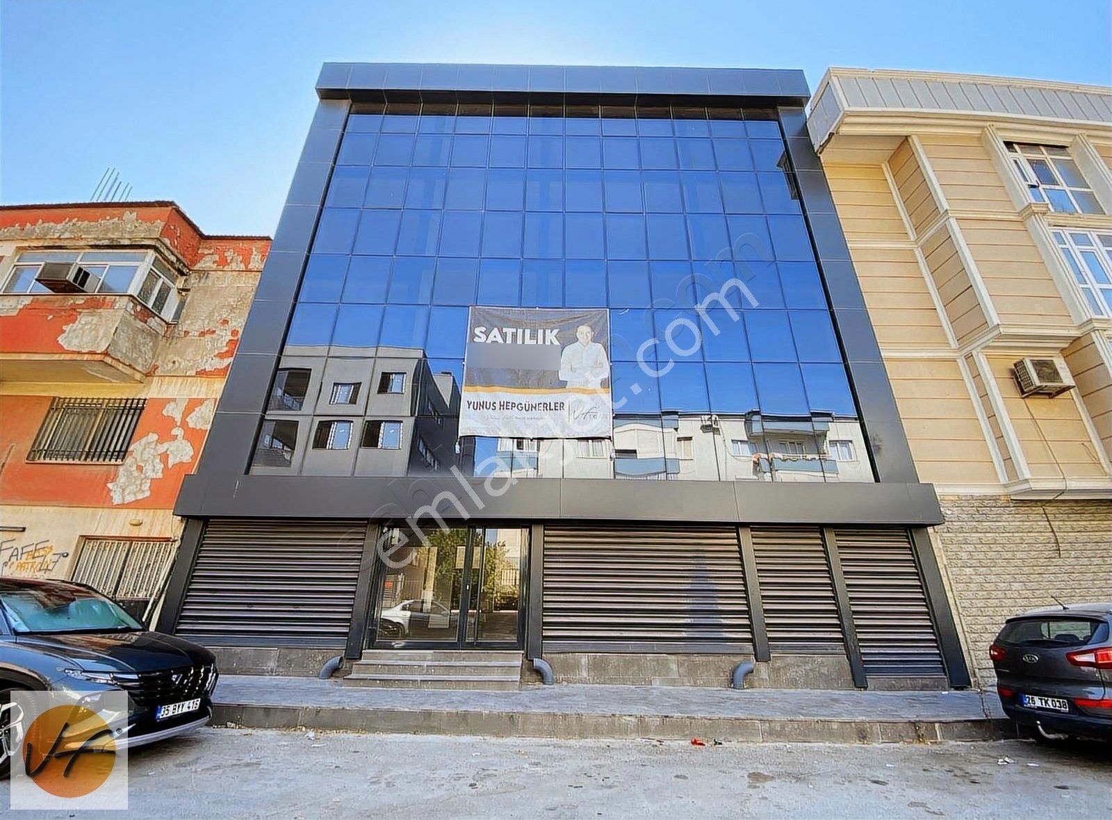 İzmir Bornova Da 5 Katlı Satılık Depolu İşyeri Ve Plaza