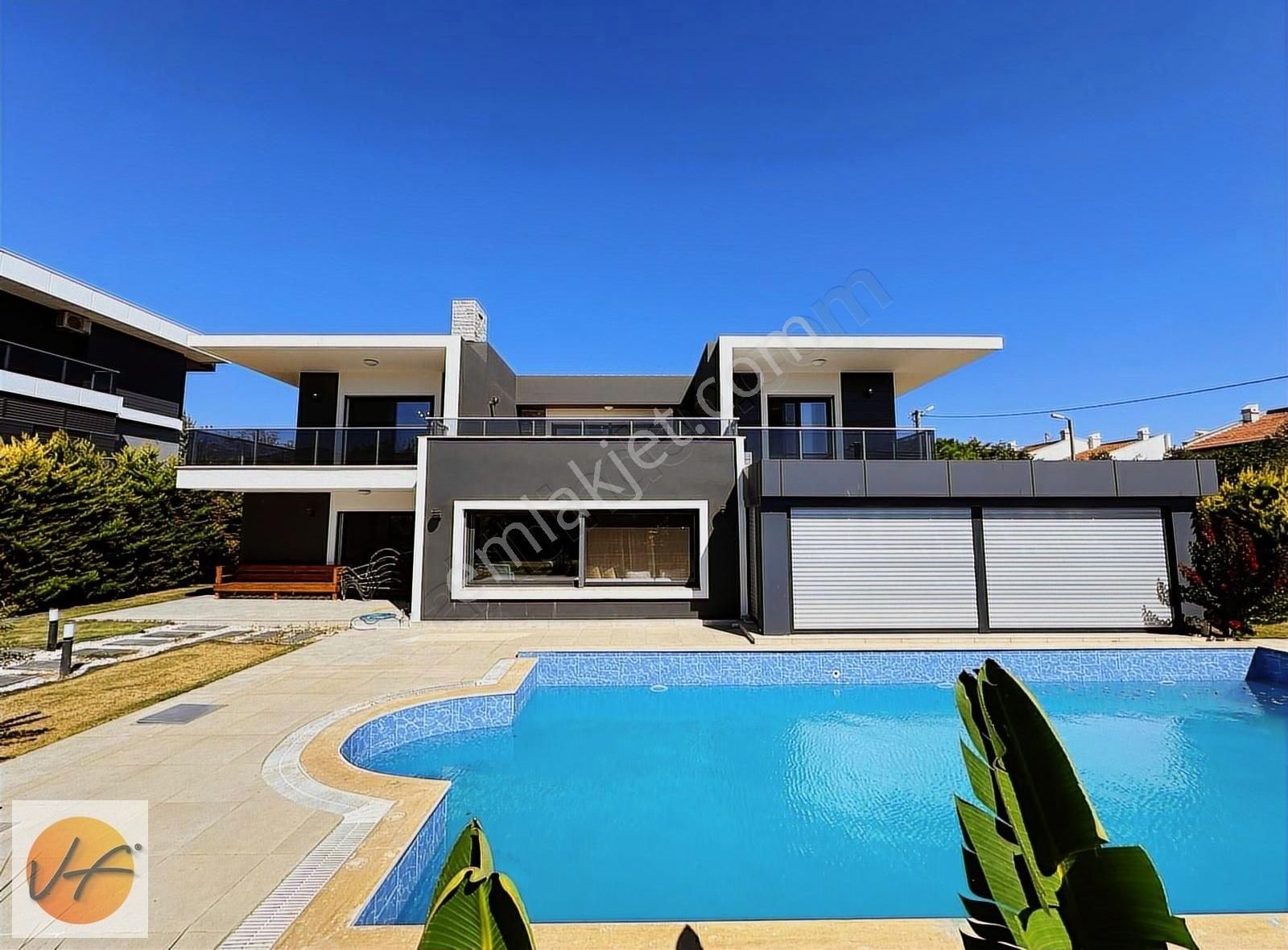 Çeşme Dalyan 1000m2 Arsa İçinde Tam Müstakil Satılık Villa