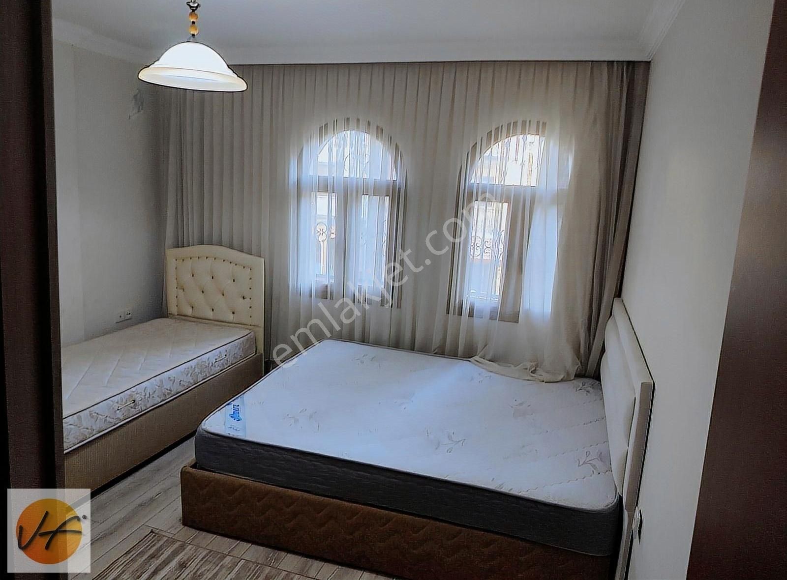 Yeni Foça Merkezde Denize 80m Mesafede 6+1 Triplex Satılık Villa - Görsel 10