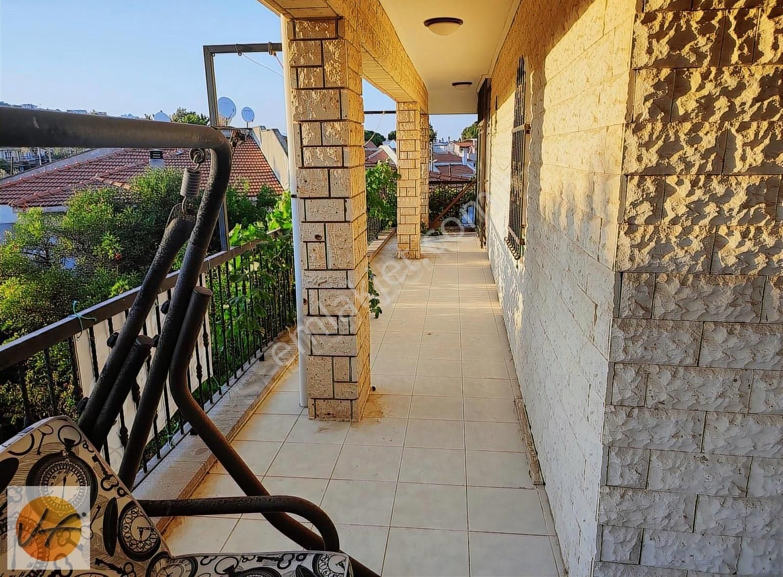 Yeni Foça Merkezde Denize 80m Mesafede 6+1 Triplex Satılık Villa - Görsel 19