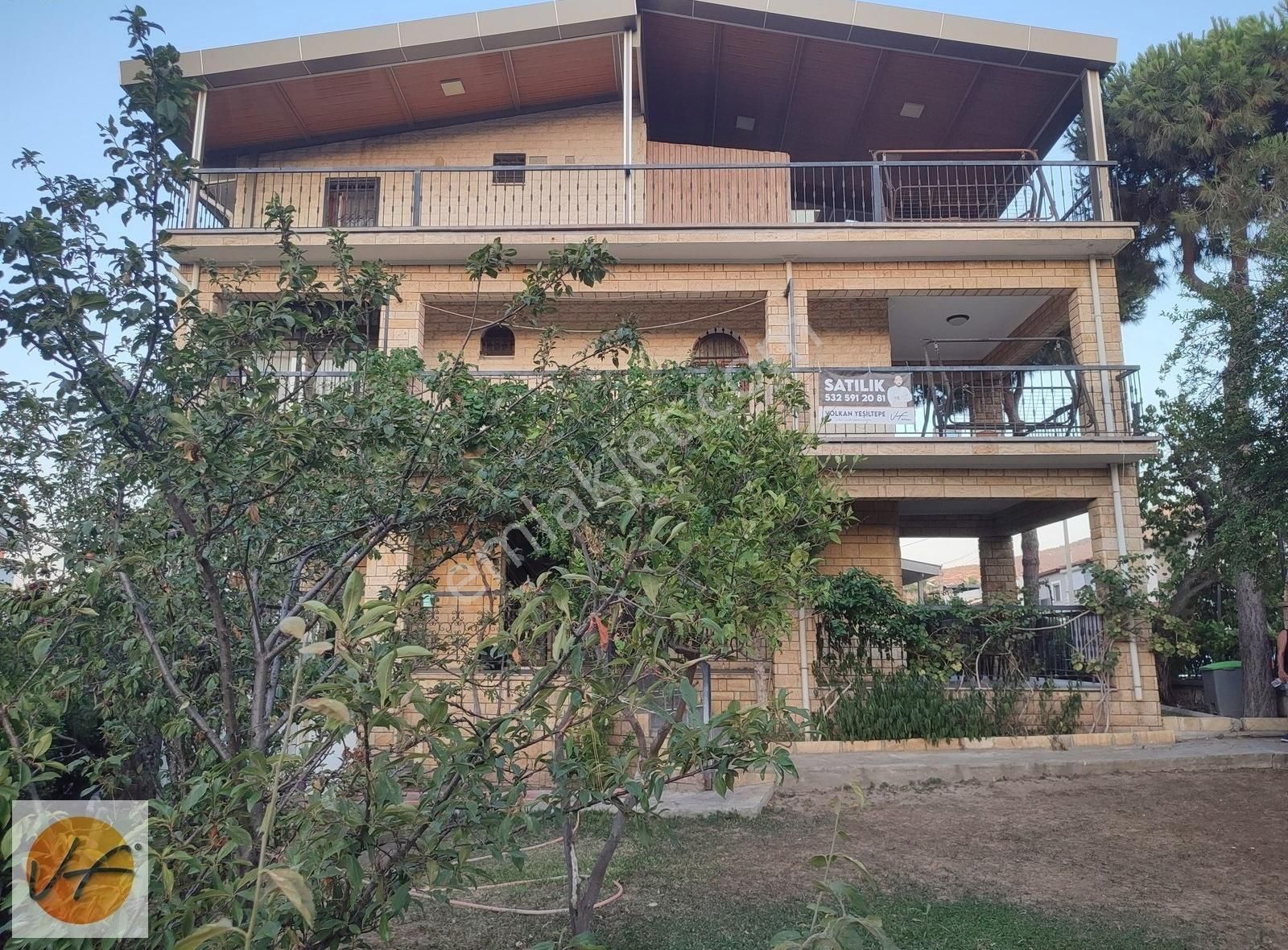 Yeni Foça Merkezde Denize 80m Mesafede 6+1 Triplex Satılık Villa - Görsel 35