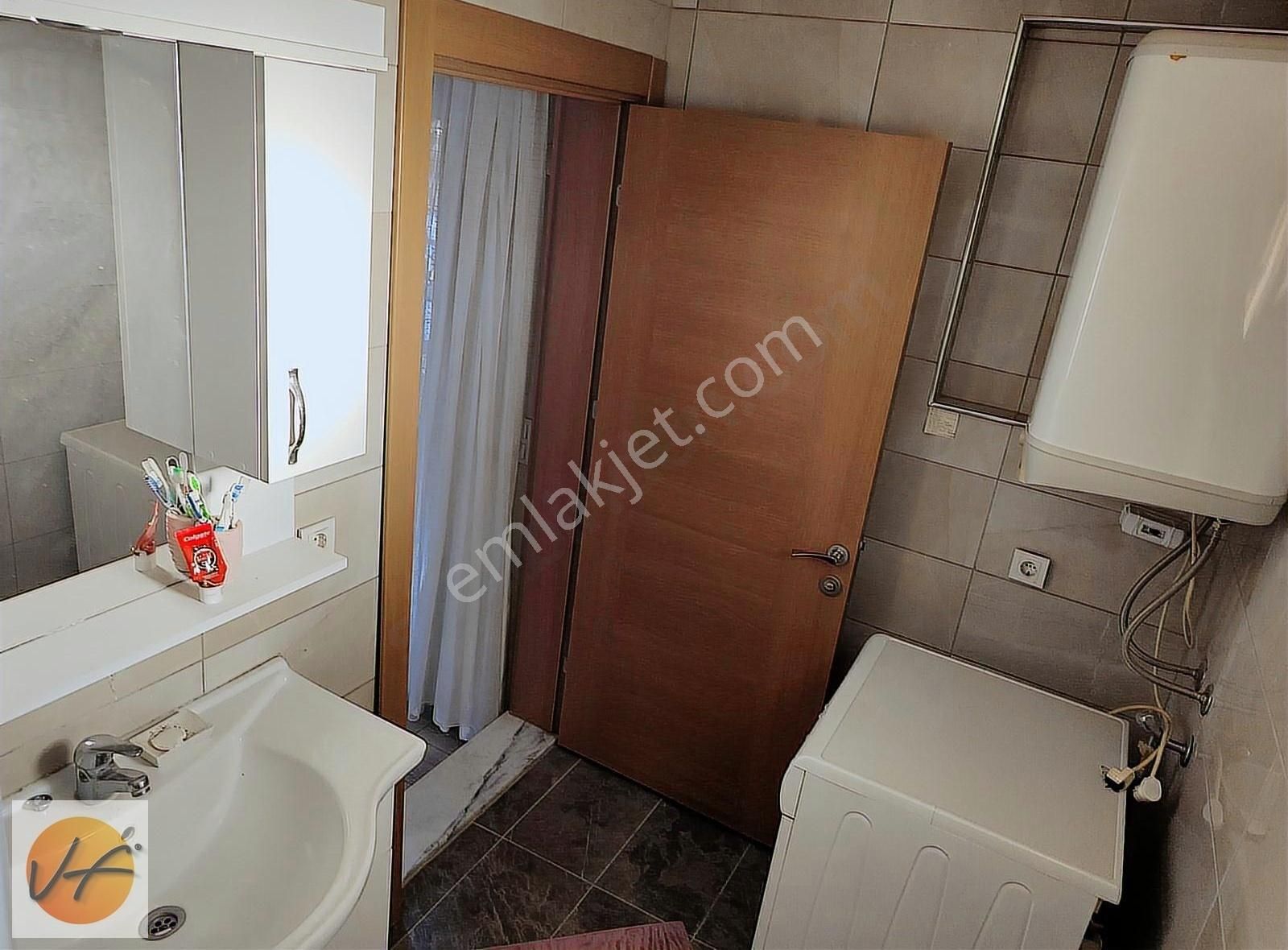 Yeni Foça Merkezde Denize 80m Mesafede 6+1 Triplex Satılık Villa - Görsel 17