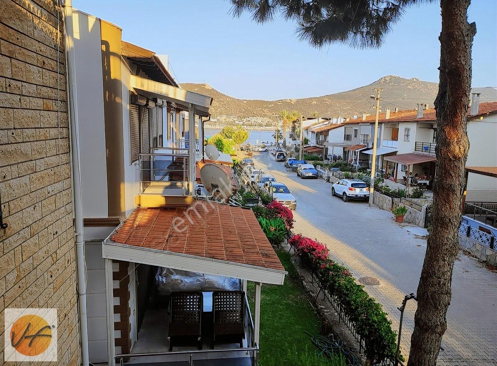 Yeni Foça Merkezde Denize 80m Mesafede 6+1 Triplex Satılık Villa - Görsel 21