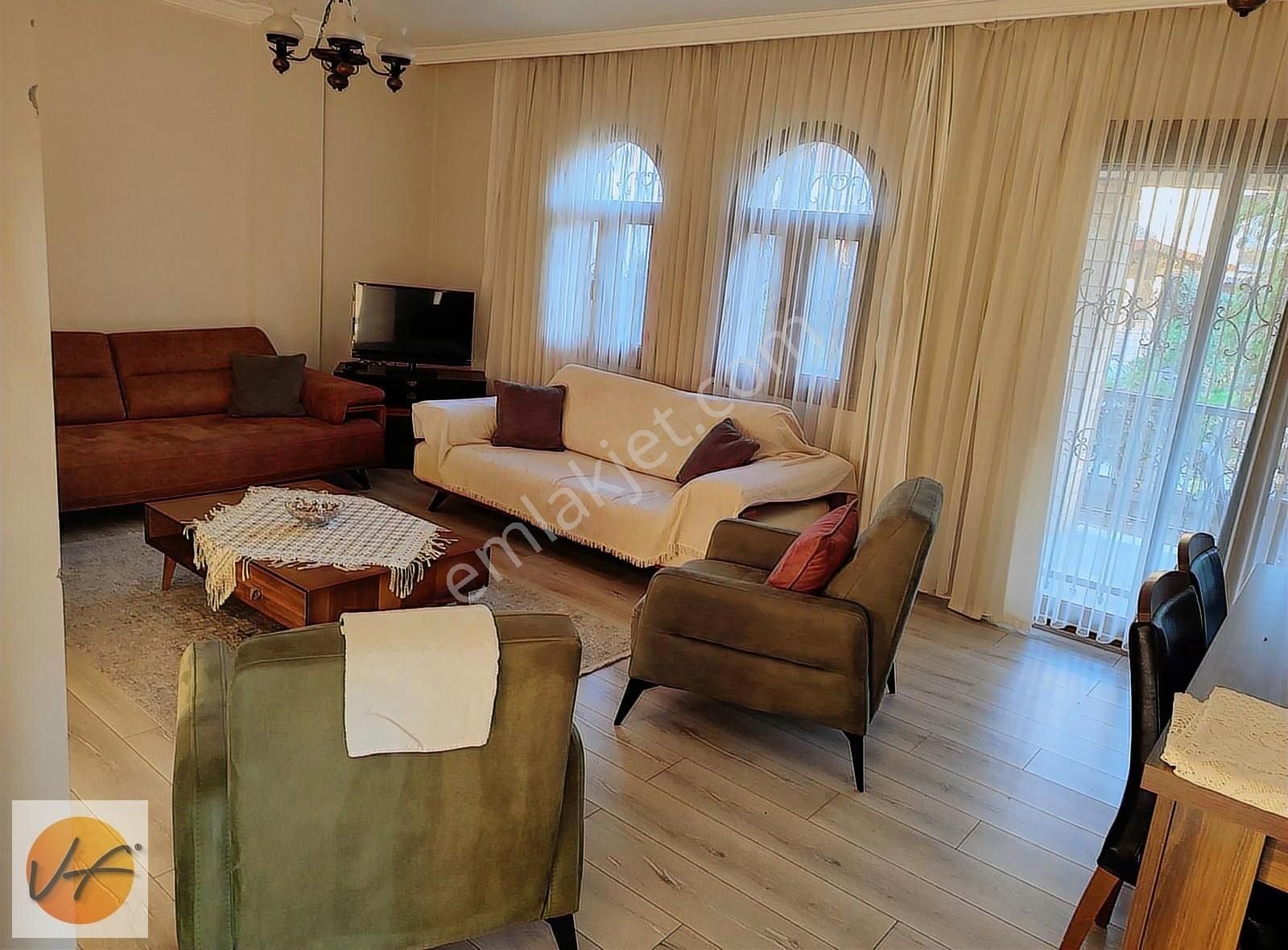 Yeni Foça Merkezde Denize 80m Mesafede 6+1 Triplex Satılık Villa - Görsel 18