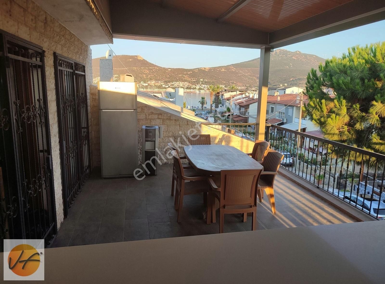 Yeni Foça Merkezde Denize 80m Mesafede 6+1 Triplex Satılık Villa - Görsel 3