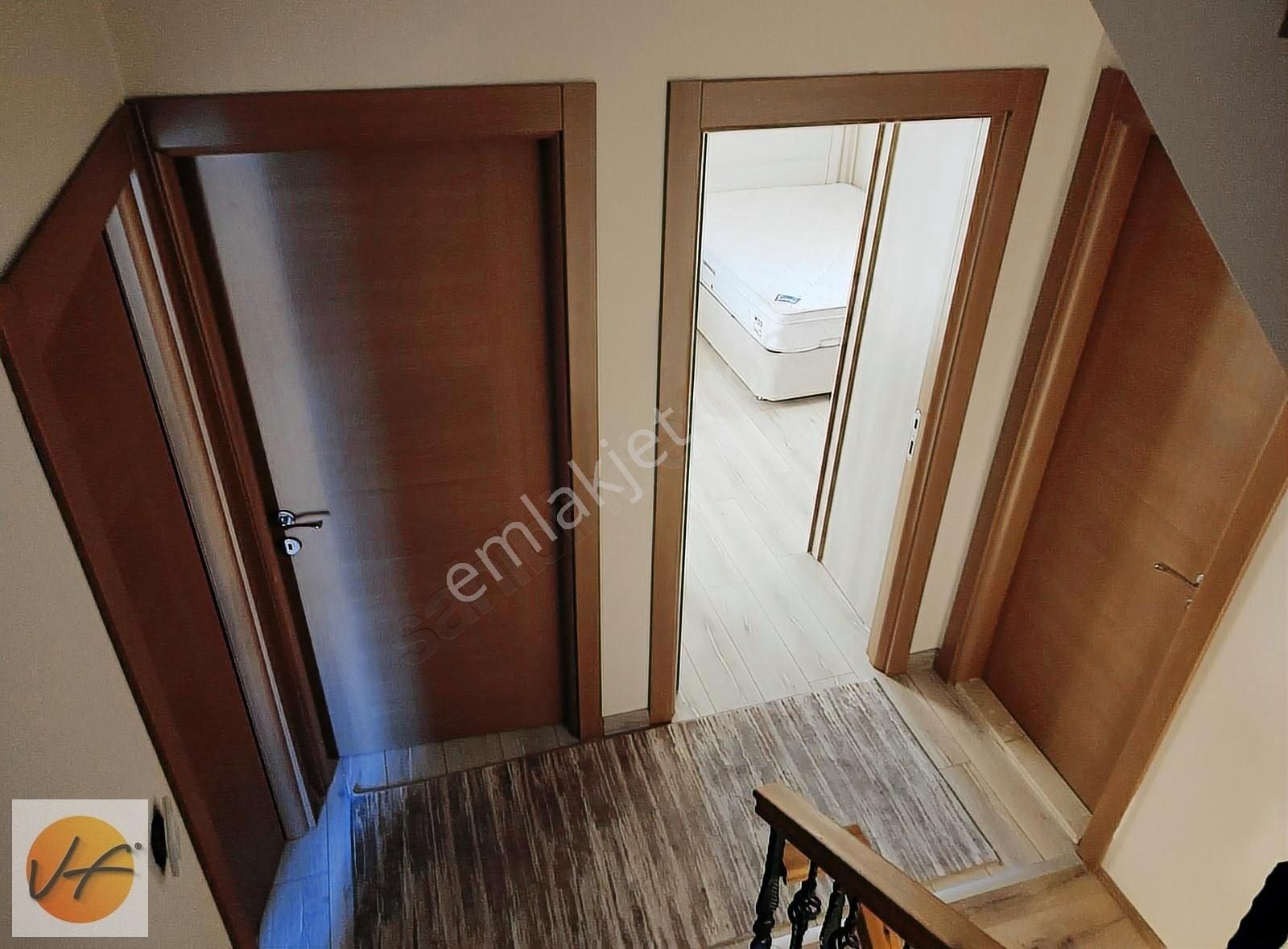 Yeni Foça Merkezde Denize 80m Mesafede 6+1 Triplex Satılık Villa - Görsel 14