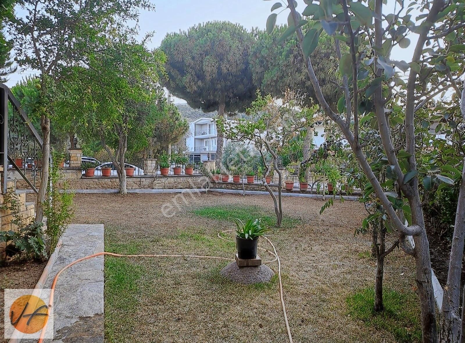 Yeni Foça Merkezde Denize 80m Mesafede 6+1 Triplex Satılık Villa - Görsel 22