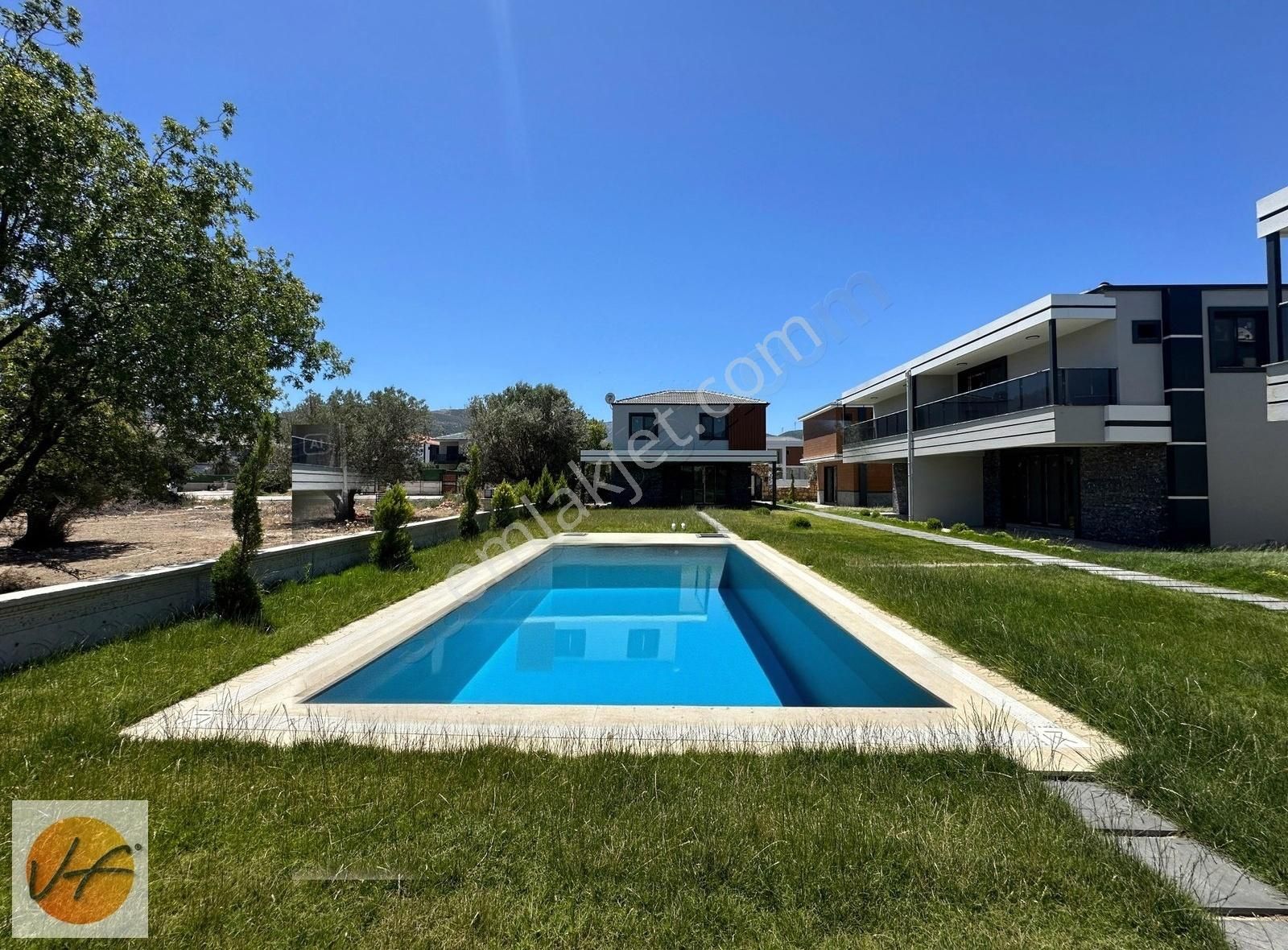 Menemen Emiralem Site İçerisinde 4+1 Satılık Villa