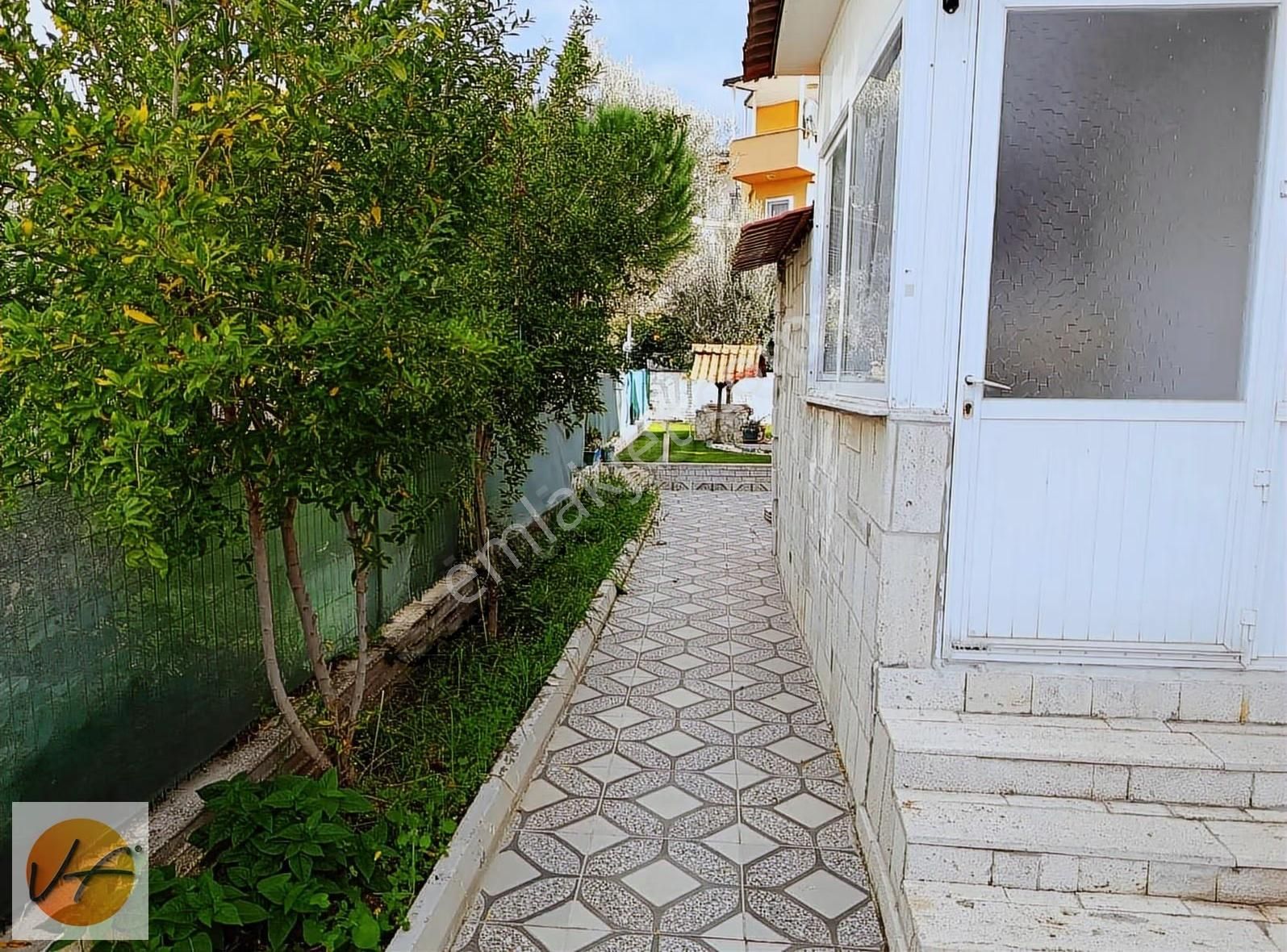 Yeni Foça Merkezde Müstakil Geniş Bahçeli Satılık 4+1 Tripleks - Görsel 17