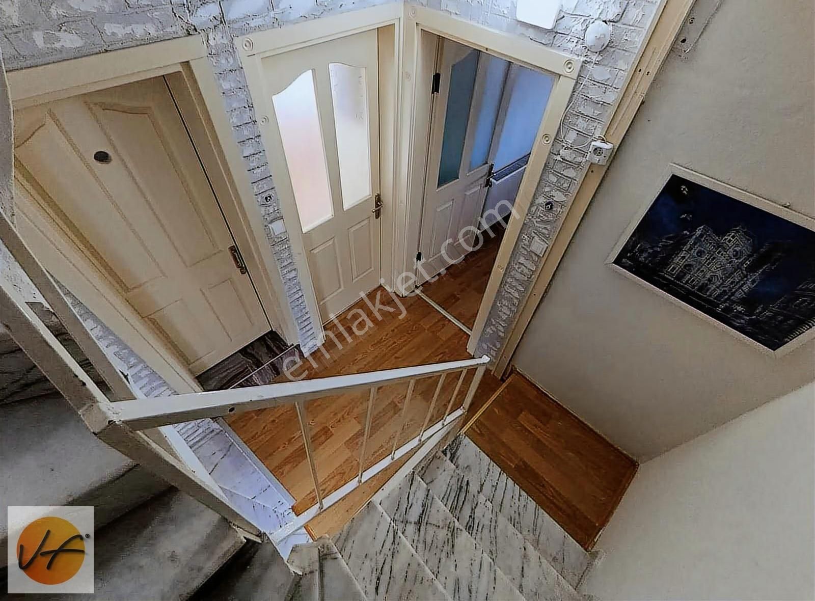 Yeni Foça Merkezde Müstakil Geniş Bahçeli Satılık 4+1 Tripleks - Görsel 9