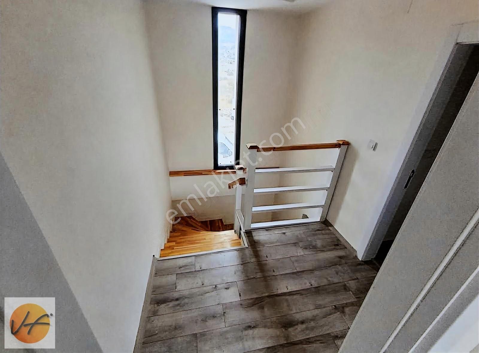 Foça'da Havuzlu Sitede Tam Müstakil Geniş Bahçeli Satılık Villa - Görsel 3