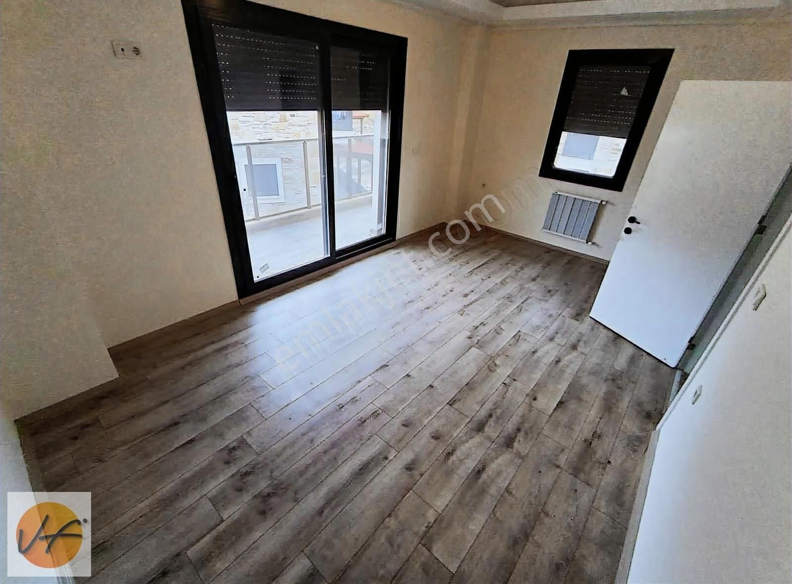 Foça'da Havuzlu Sitede Tam Müstakil Geniş Bahçeli Satılık Villa - Görsel 8