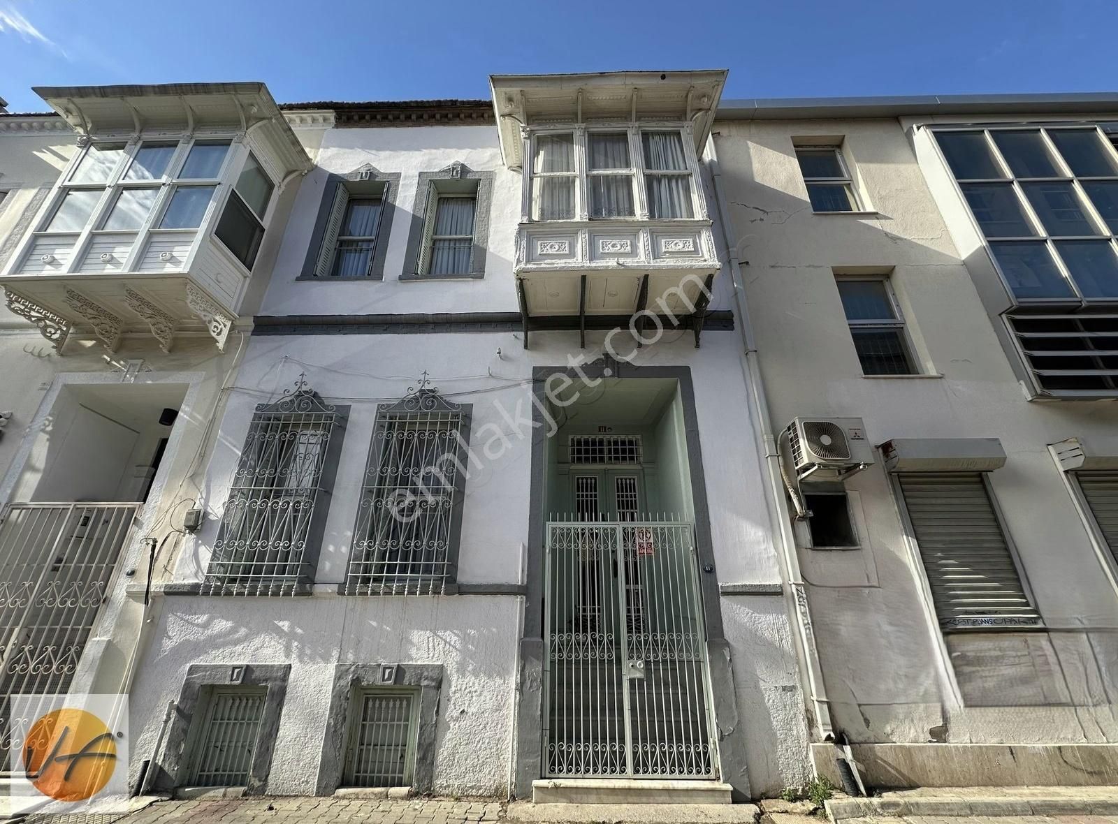 İzmir Alsancak Tarihi Dokusu Bozulmamış 6+2 Satılık Müstakil Ev