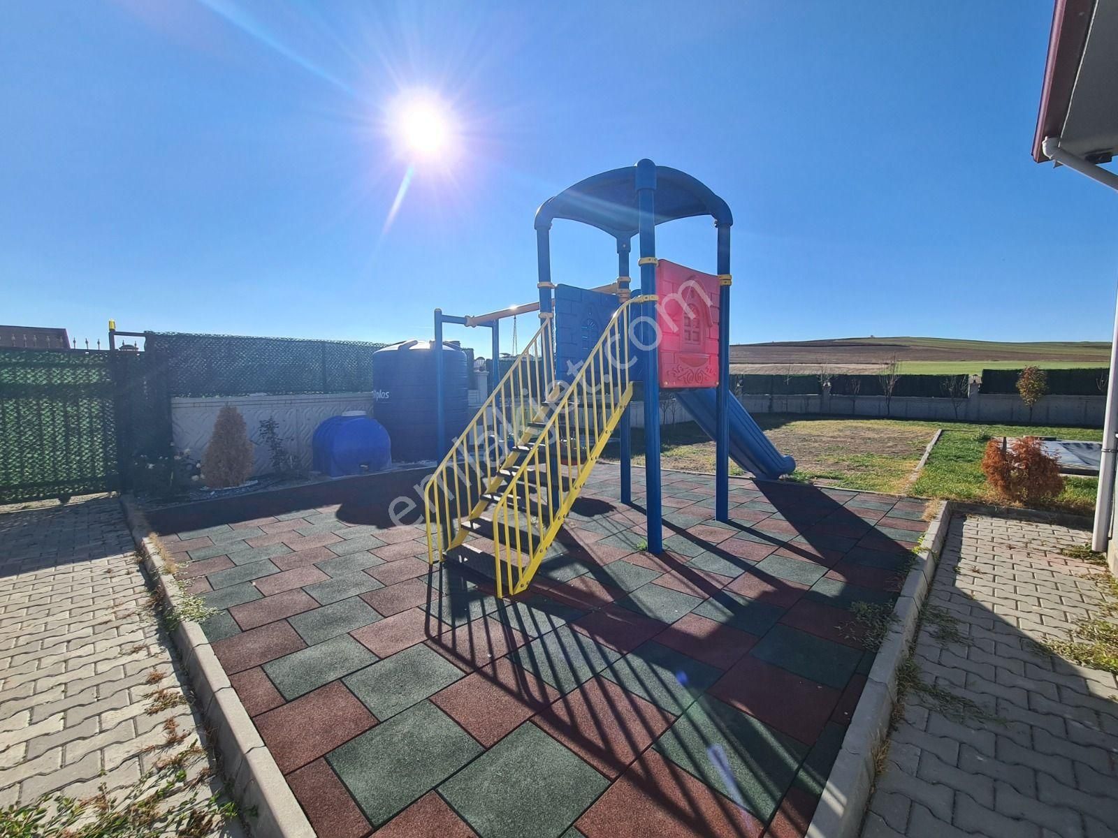 Villa Tadında Özel Mimari Şehirden İzole Bir Yaşam Sunuyoruz - Görsel 8