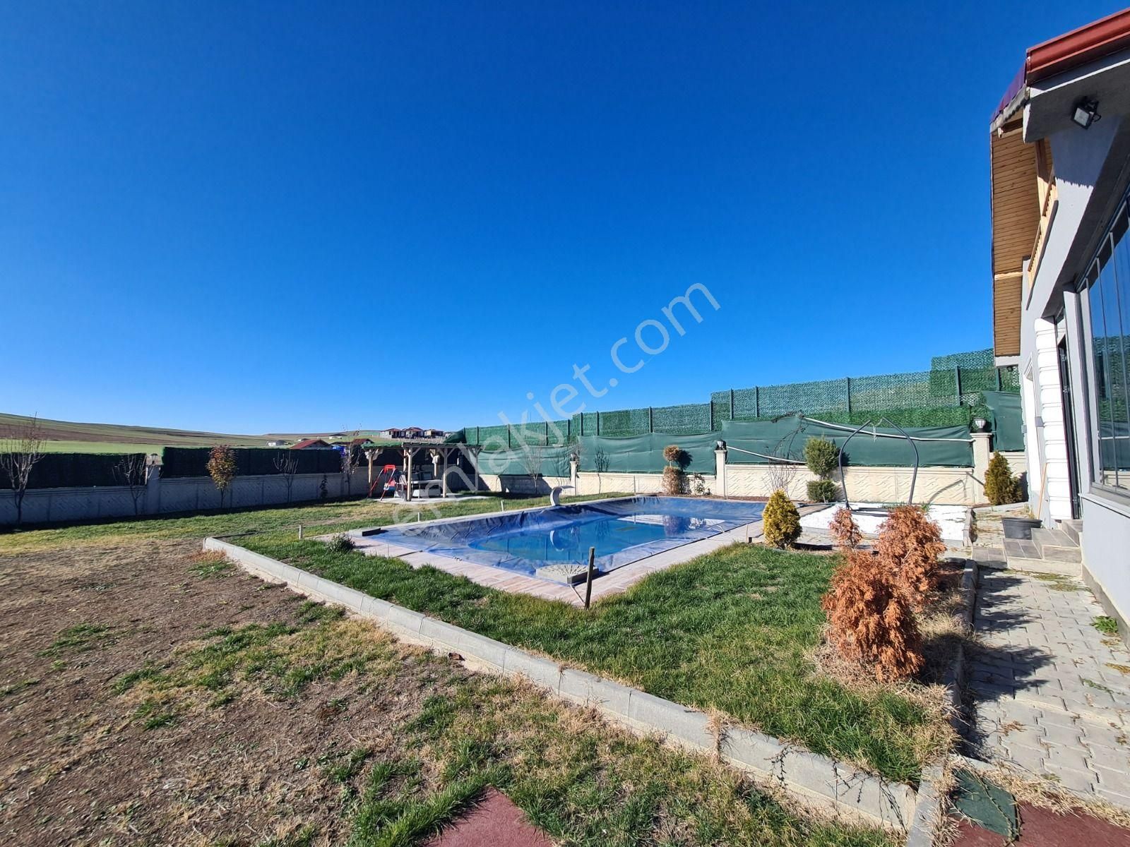 Villa Tadında Özel Mimari Şehirden İzole Bir Yaşam Sunuyoruz - Görsel 11