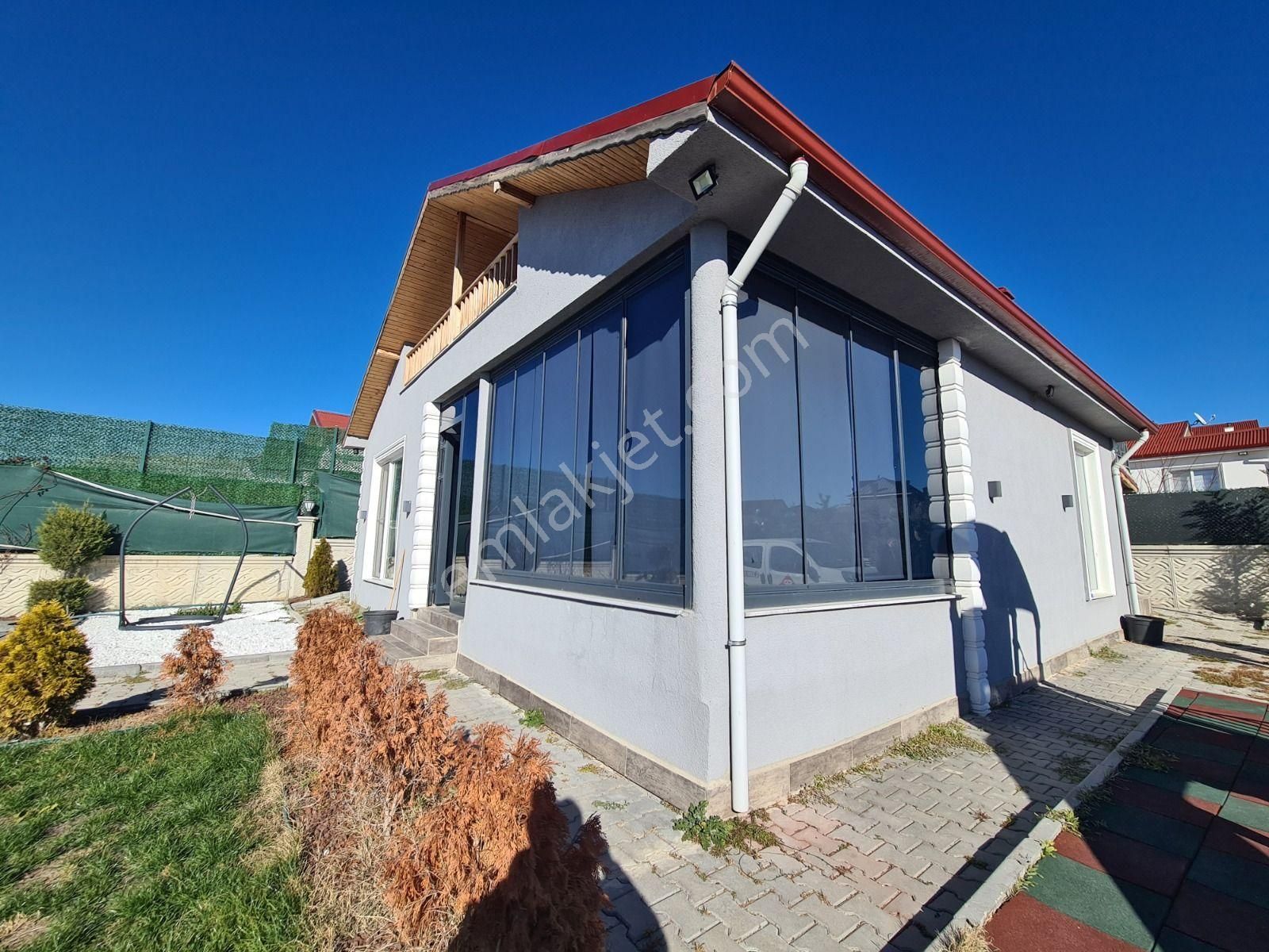 Villa Tadında Özel Mimari Şehirden İzole Bir Yaşam Sunuyoruz - Görsel 13