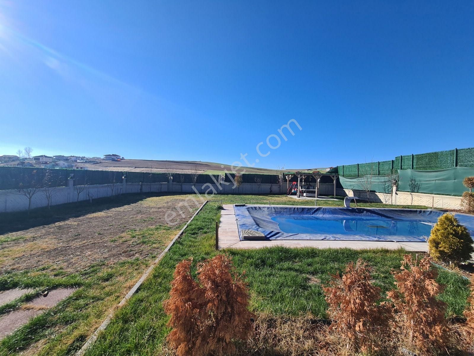 Villa Tadında Özel Mimari Şehirden İzole Bir Yaşam Sunuyoruz - Görsel 12