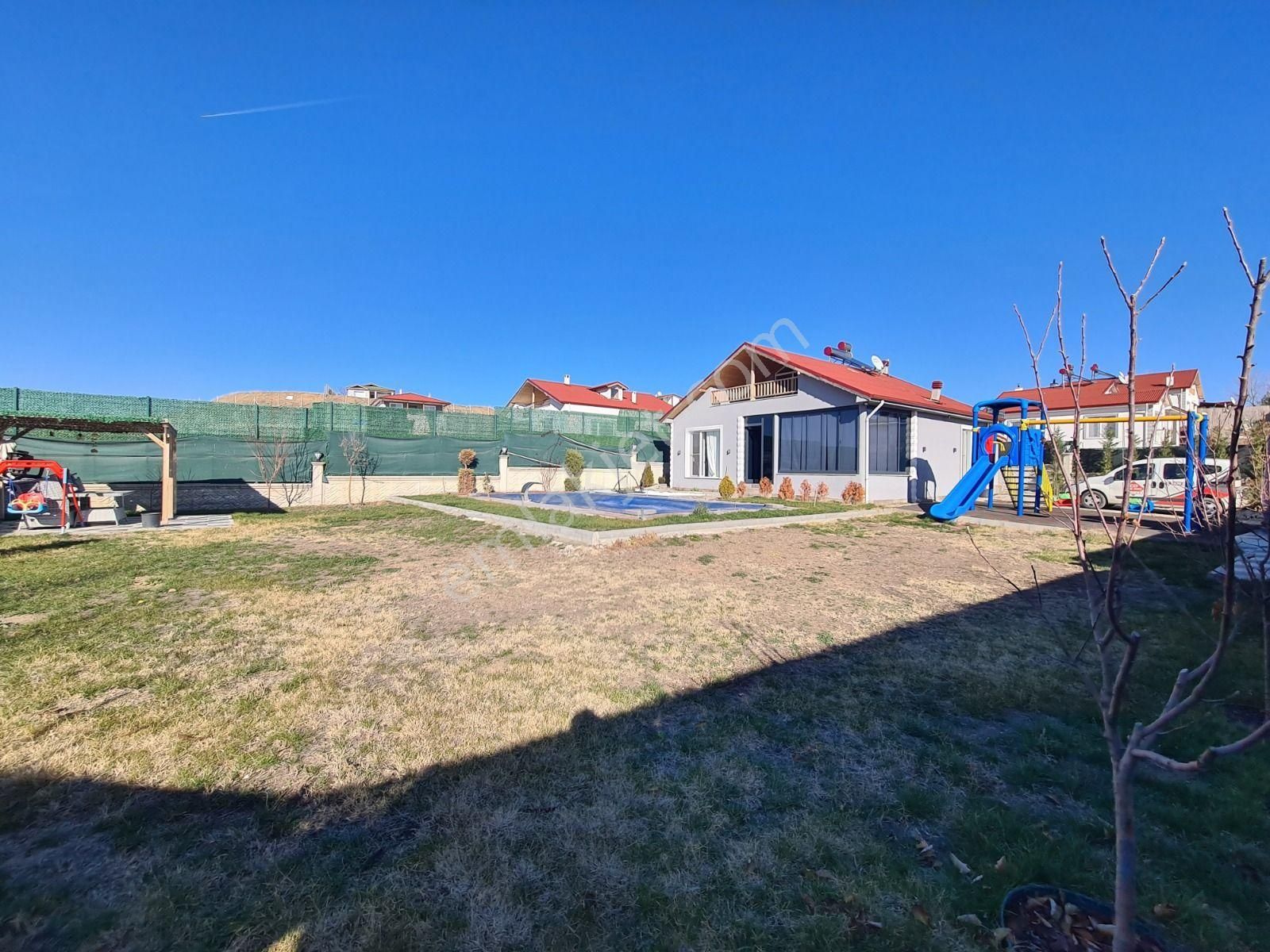 Villa Tadında Özel Mimari Şehirden İzole Bir Yaşam Sunuyoruz - Görsel 7