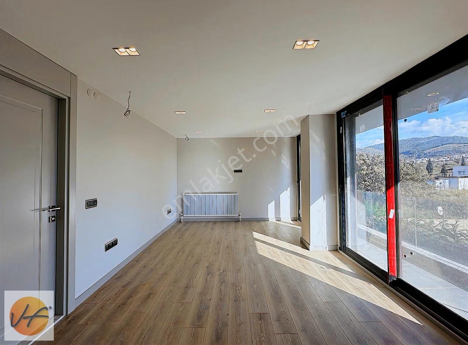 Güzelbahçe Çamlıda Havuzlu Müstakil Satılık Villa - Görsel 14