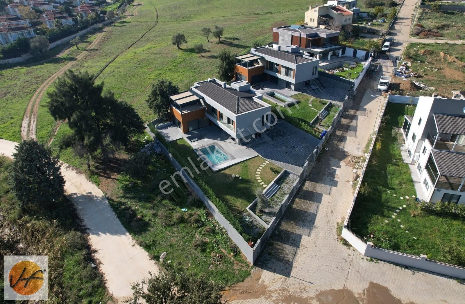 Güzelbahçe Çamlıda Havuzlu Müstakil Satılık Villa - Görsel 24