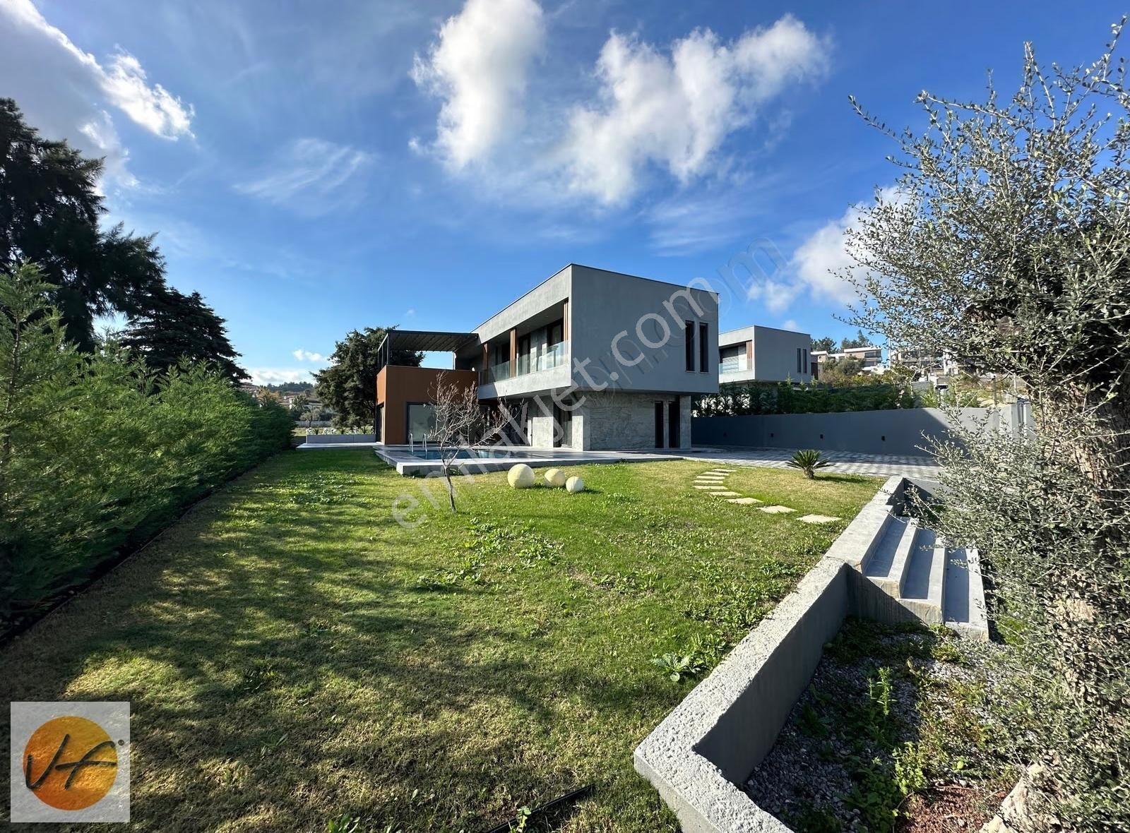 Güzelbahçe Çamlıda Havuzlu Müstakil Satılık Villa - Görsel 27