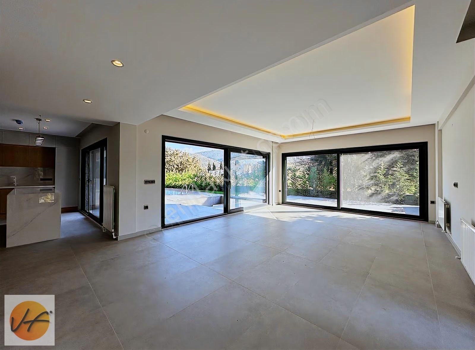 Güzelbahçe Çamlıda Havuzlu Müstakil Satılık Villa - Görsel 17