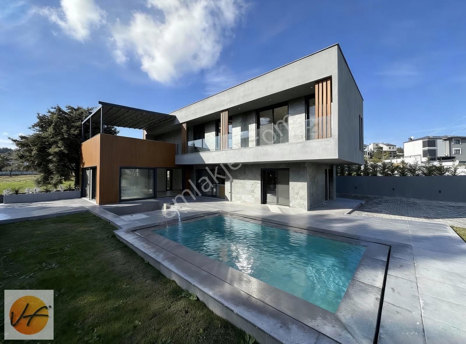 Güzelbahçe Çamlıda Havuzlu Müstakil Satılık Villa - Görsel 4