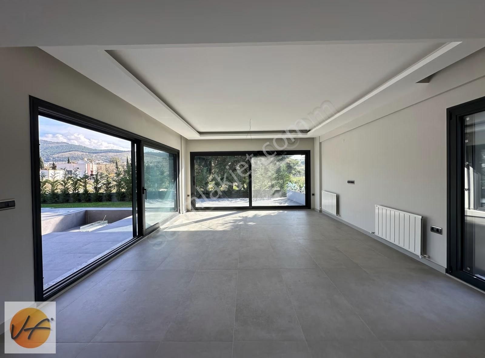 Güzelbahçe Çamlıda Havuzlu Müstakil Satılık Villa - Görsel 11