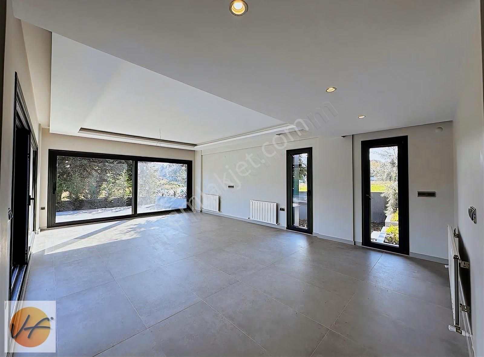 Güzelbahçe Çamlıda Havuzlu Müstakil Satılık Villa - Görsel 12