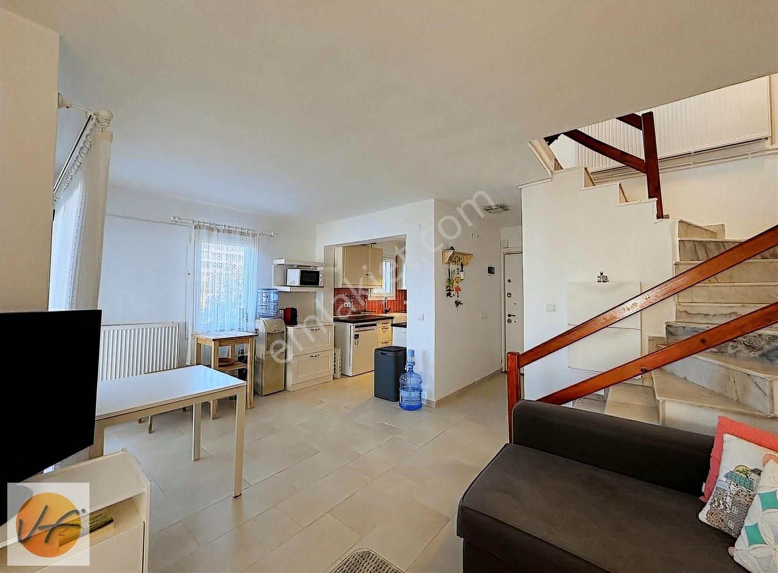 Çeşme Dalyan'da Denize Sıfır Site İçinde 4+1 Satılık Villa - Görsel 4