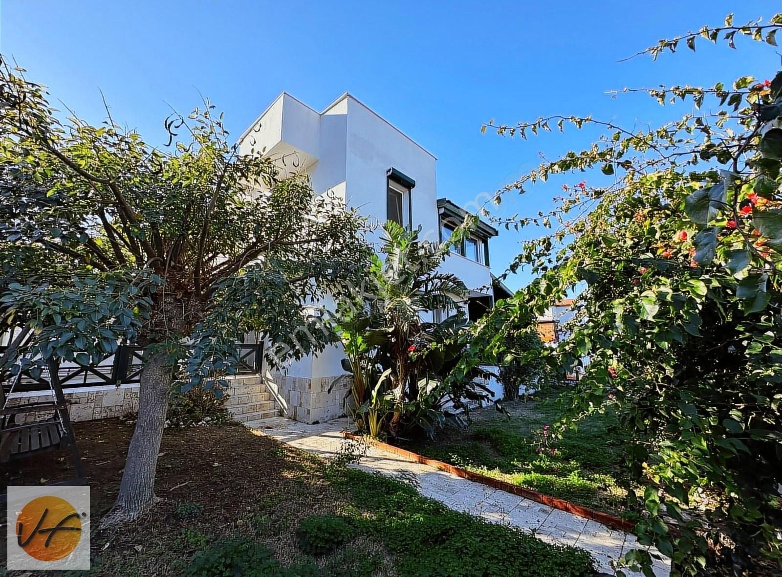 Çeşme Dalyan'da Denize Sıfır Site İçinde 4+1 Satılık Villa - Görsel 20