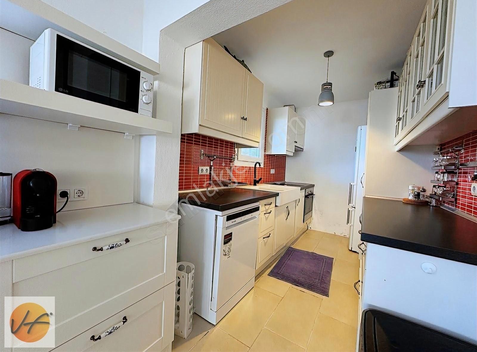 Çeşme Dalyan'da Denize Sıfır Site İçinde 4+1 Satılık Villa - Görsel 18