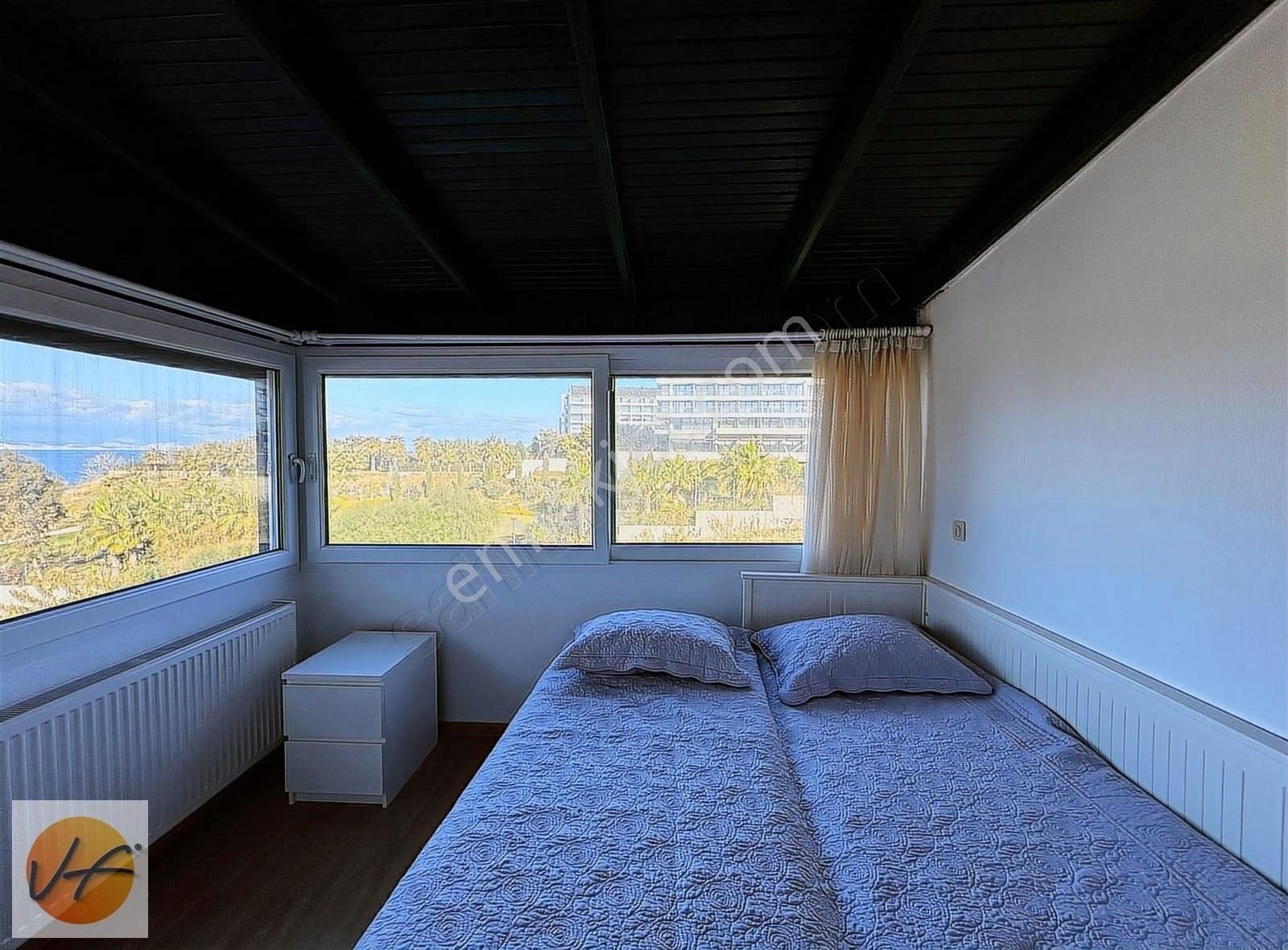 Çeşme Dalyan'da Denize Sıfır Site İçinde 4+1 Satılık Villa - Görsel 21