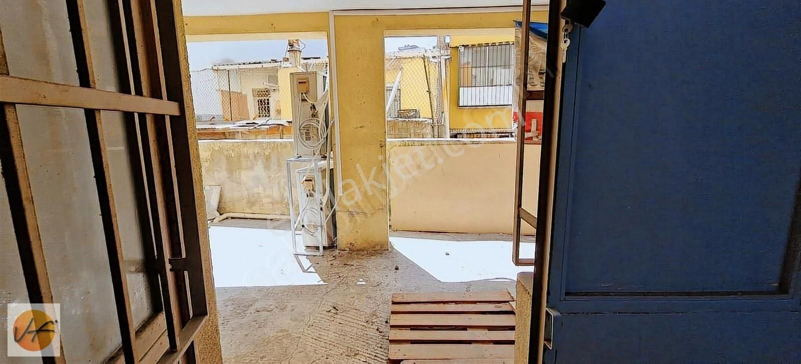 İzmir Buca Ufuk Mahallesinde Asma Katlı Satılık Dükkan - Görsel 2