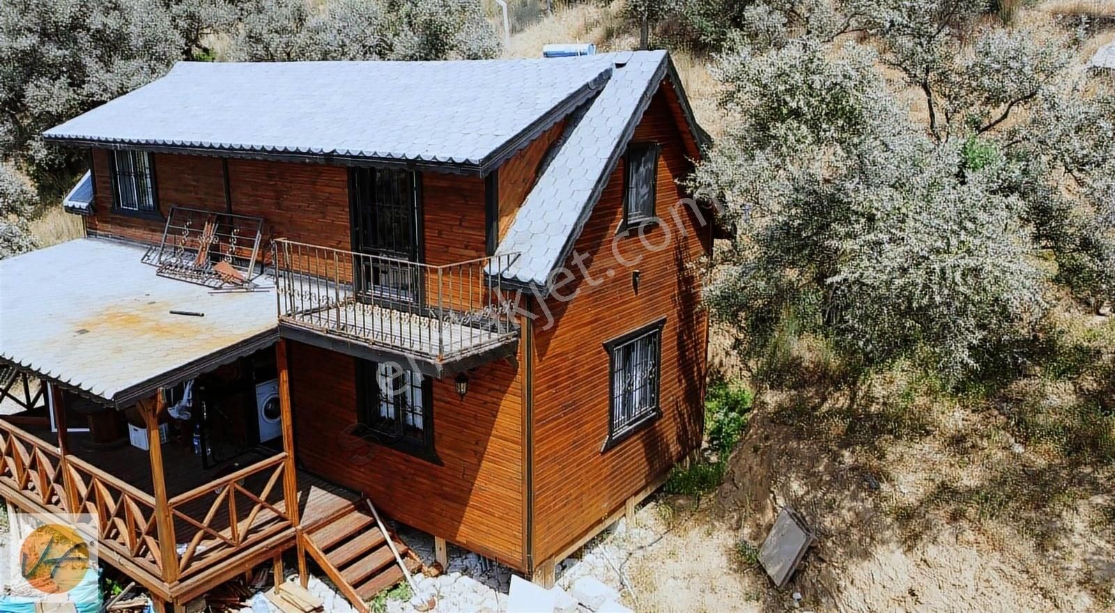 Bayındır Elifli Köyü İçerisinde Ahşap Evi Olan Satılık Tarla