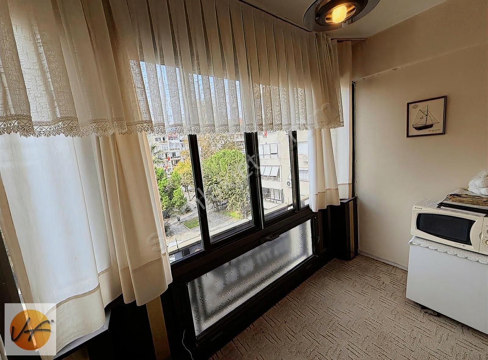 Karşıyaka Girne Caddesi Üzeri Otoparklı Geniş 3+1 Satılık Daire - Görsel 7