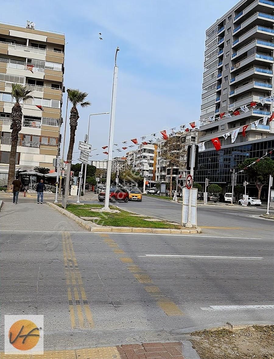 Karşıyaka Girne Caddesi Üzeri Otoparklı Geniş 3+1 Satılık Daire