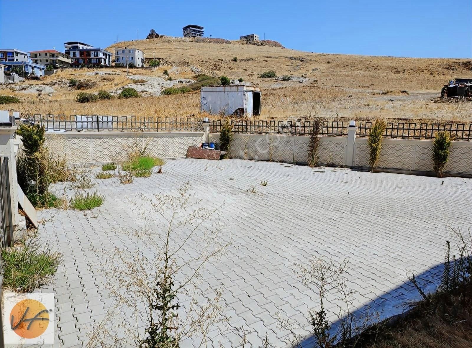 Bağarasında Havuzlu Sitede Satılık 2+1 Dubleks Villa - Görsel 12