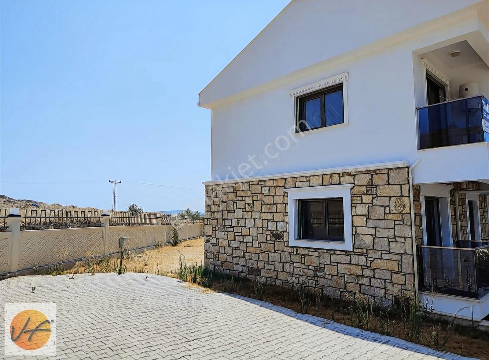 Bağarasında Havuzlu Sitede Satılık 2+1 Dubleks Villa - Görsel 4