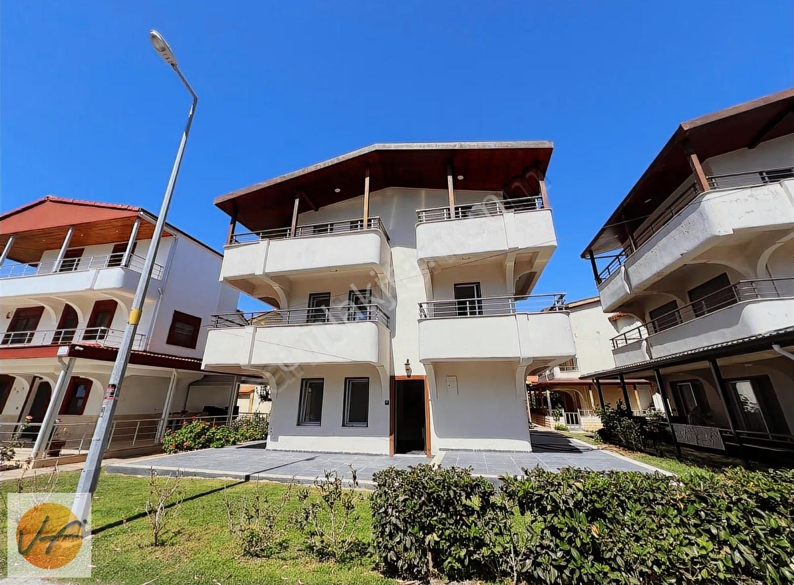 Kuşadası Davutlar Sahilde 4+1 Trıblex Satılık Villa - Görsel 11
