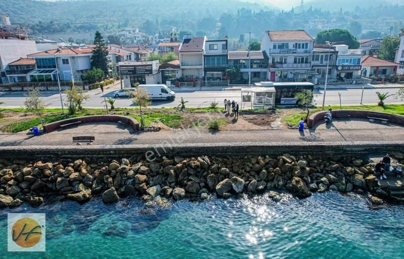 Narlıdere Limanreiste Denize Sıfır Deniz Manzaralı Satılık Villa