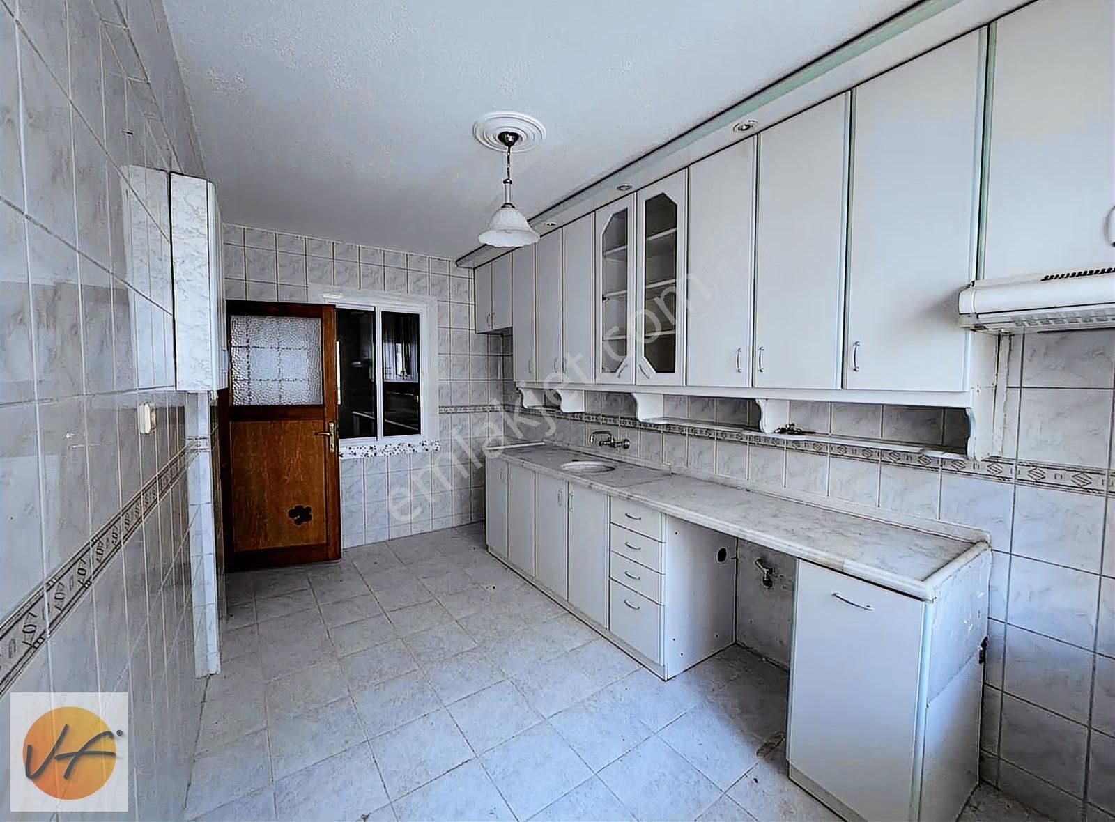 Gümüşpalada Merkeze Yakın 3 Katlı Satılık Komple Bina - Görsel 24