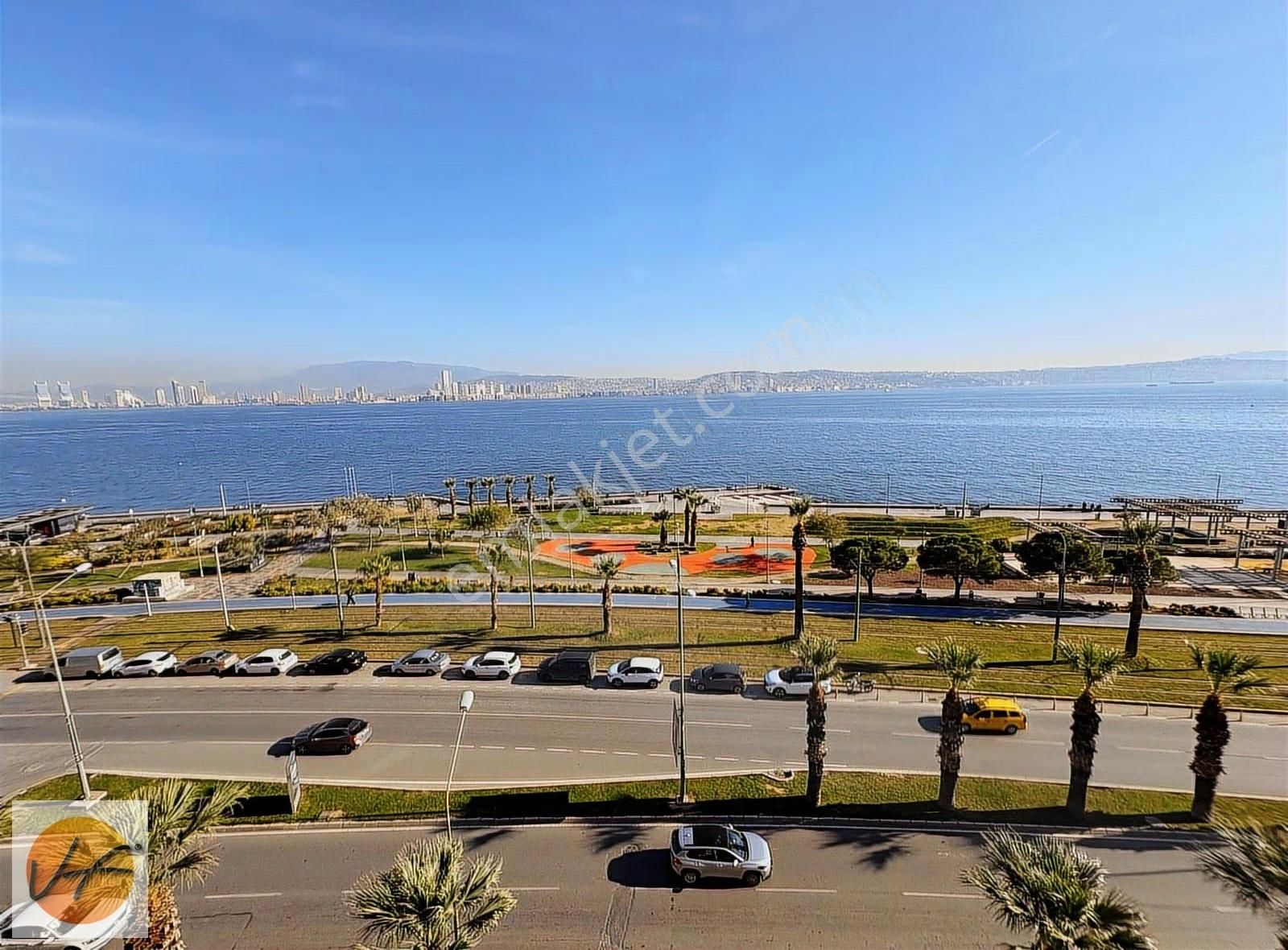 Karşıyaka Yalı'da Full Deniz Manzaralı Bakımlı 3+1 Daire