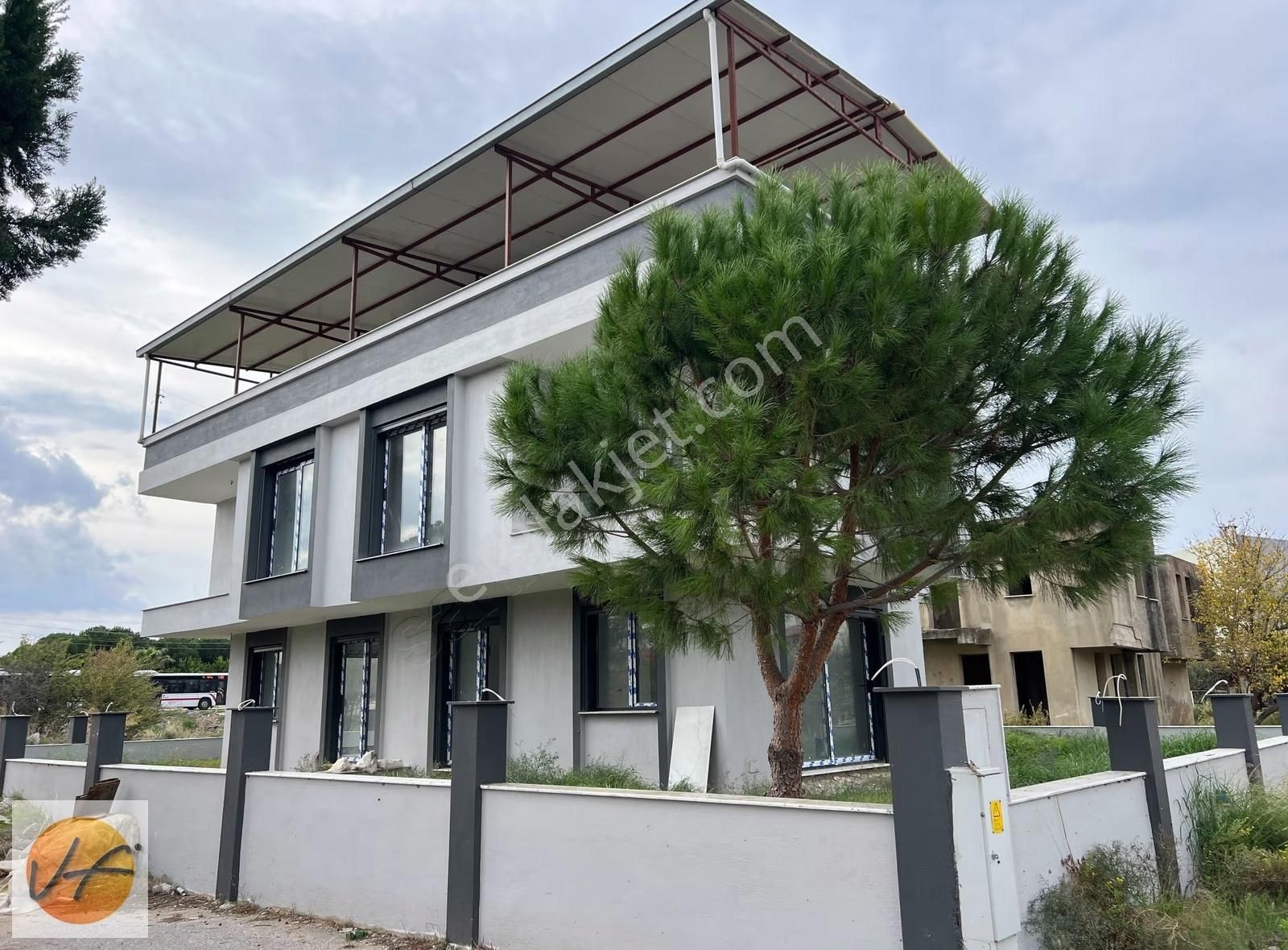 Doğanbey'de Yaz Kış Oturulabilecek Merkezi Satılık Villa - Görsel 22