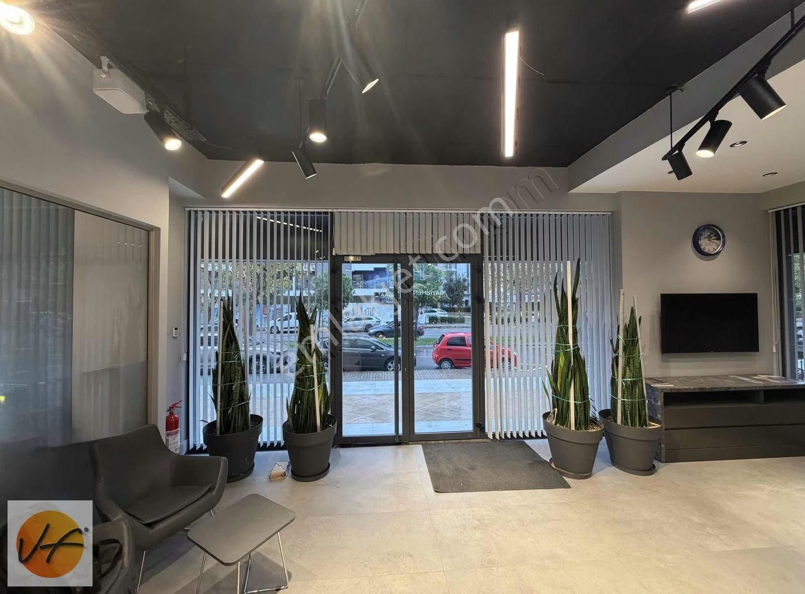 Bayraklı Galen Hastanesine Yakın Merkezi Konumda Kiralık Dükkan